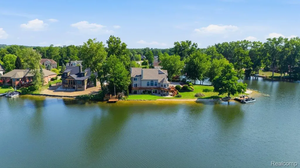 9669 Steephollow Drive White Lake Charter Township MI 48386