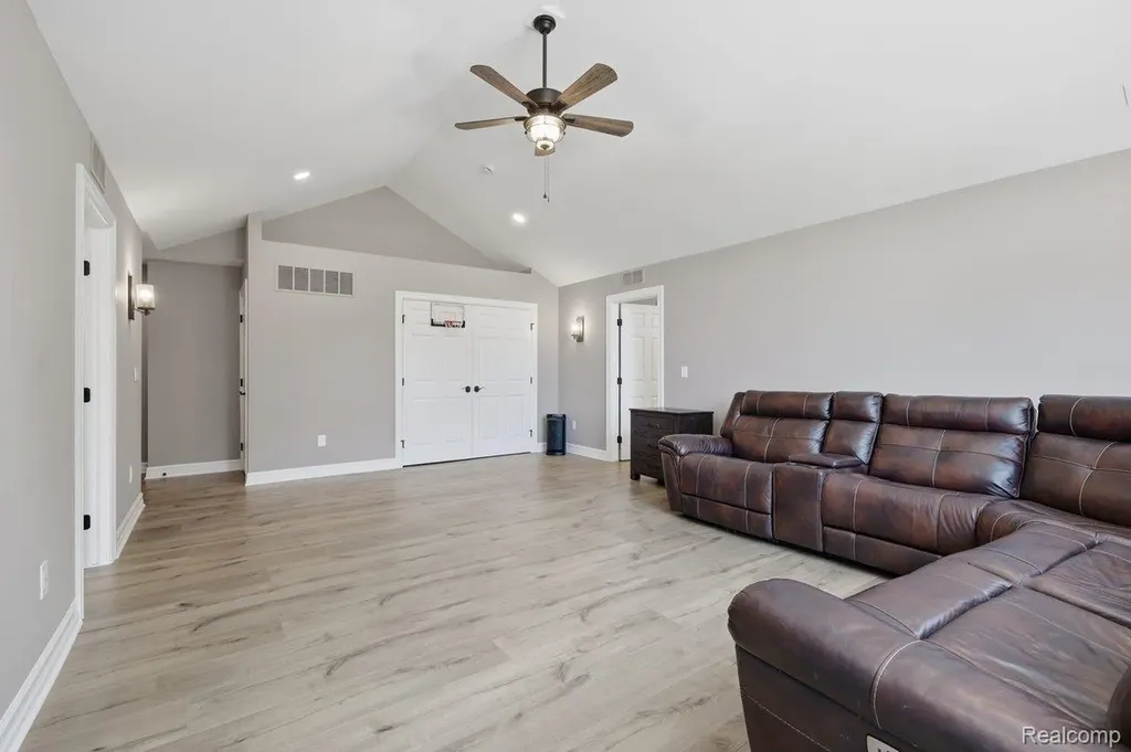 9669 Steephollow Drive White Lake Charter Township MI 48386