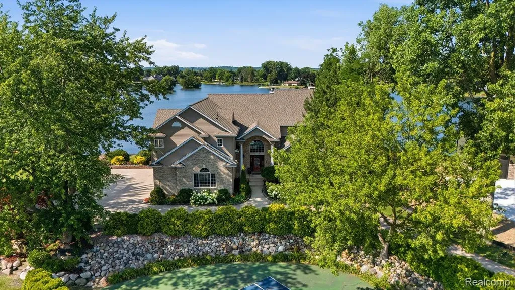 9669 Steephollow Drive White Lake Charter Township MI 48386