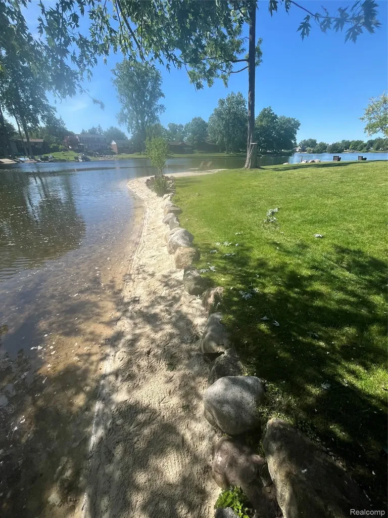 9669 Steephollow Drive White Lake Charter Township MI 48386
