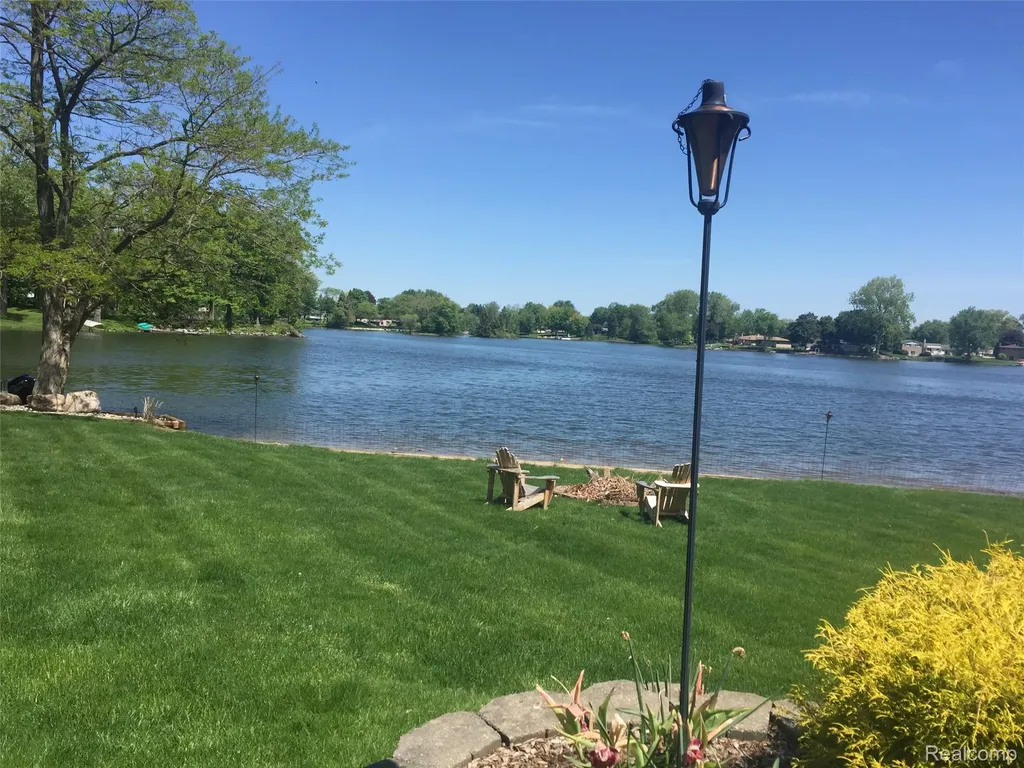 9669 Steephollow Drive White Lake Charter Township MI 48386
