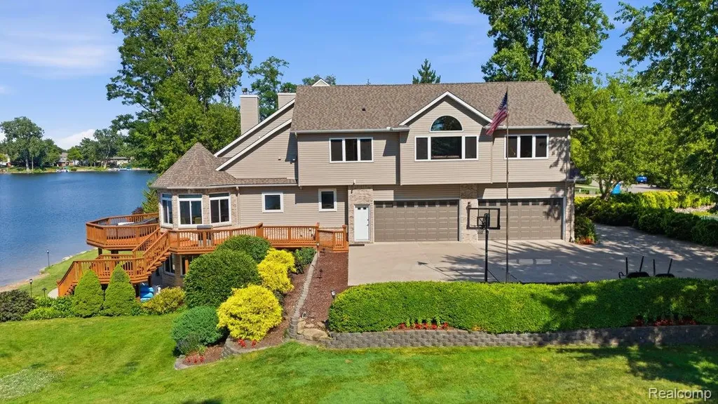 9669 Steephollow Drive White Lake Charter Township MI 48386