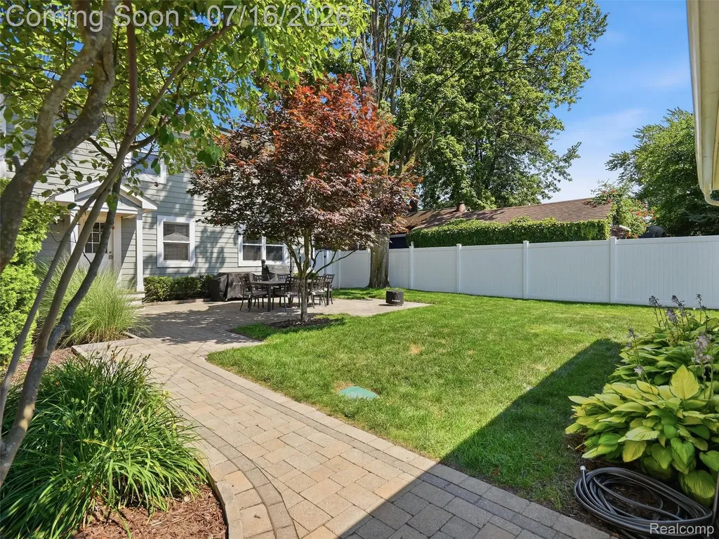 1427 N Maple Avenue Royal Oak City MI 48067