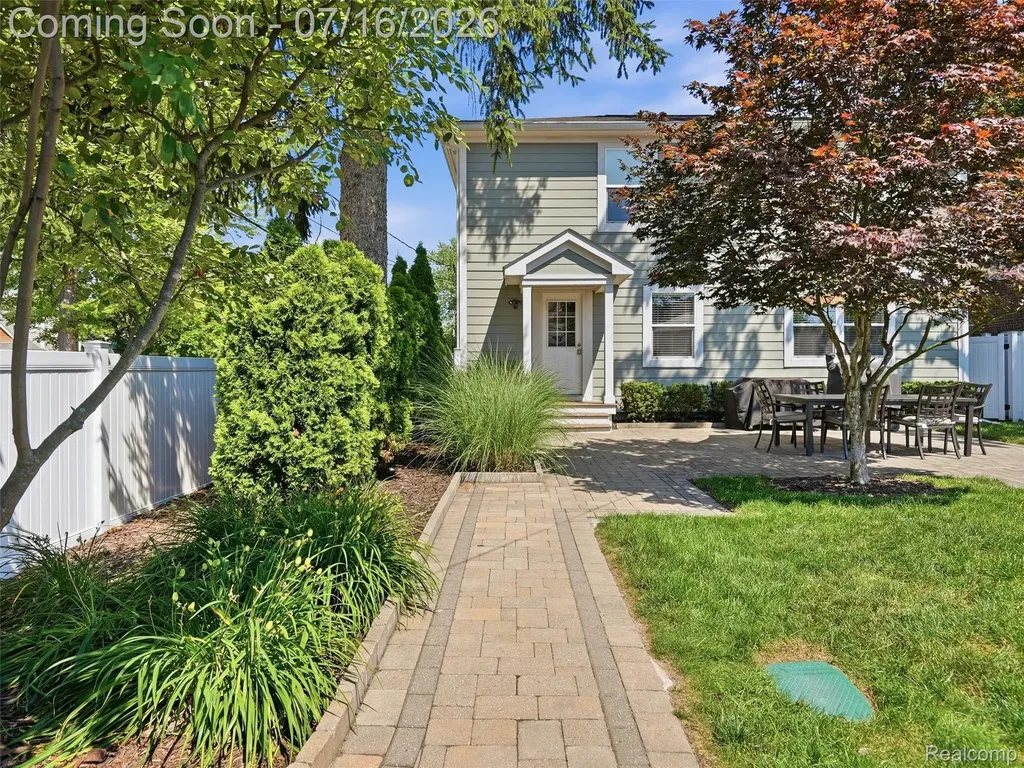 1427 N Maple Avenue Royal Oak City MI 48067