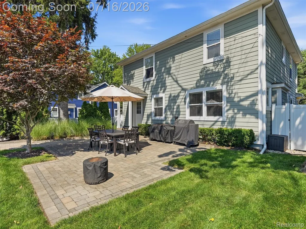 1427 N Maple Avenue Royal Oak City MI 48067