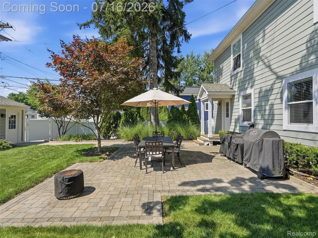 1427 N Maple Avenue Royal Oak City MI 48067