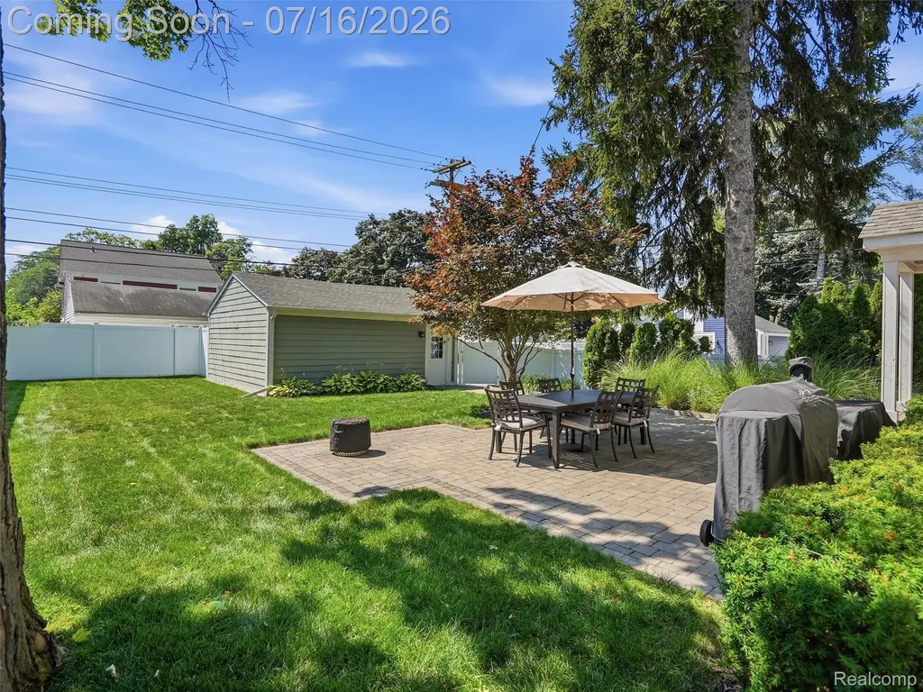 1427 N Maple Avenue Royal Oak City MI 48067