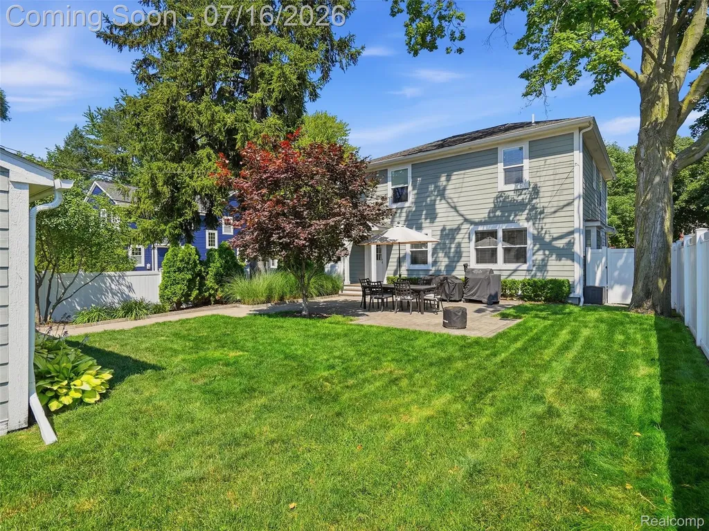 1427 N Maple Avenue Royal Oak City MI 48067