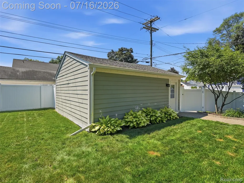 1427 N Maple Avenue Royal Oak City MI 48067