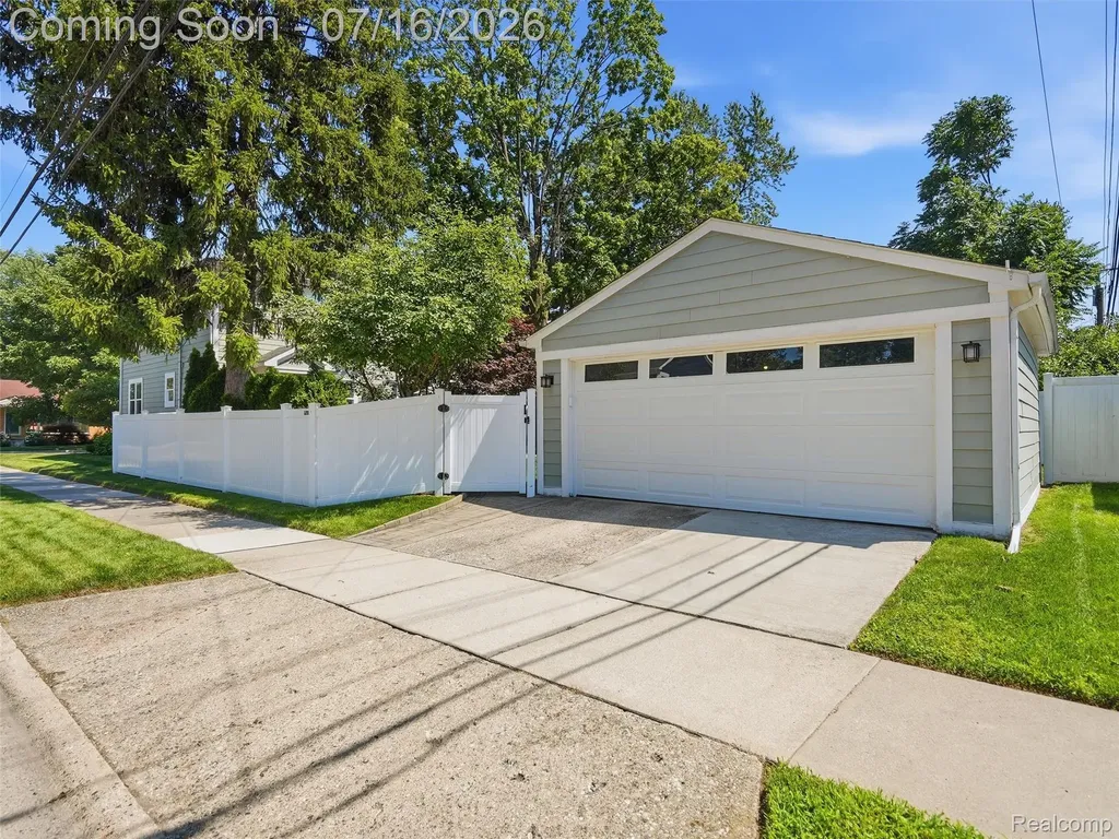 1427 N Maple Avenue Royal Oak City MI 48067