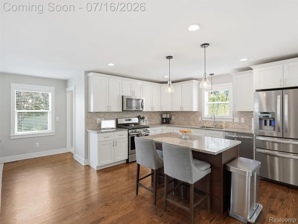 1427 N Maple Avenue Royal Oak City MI 48067