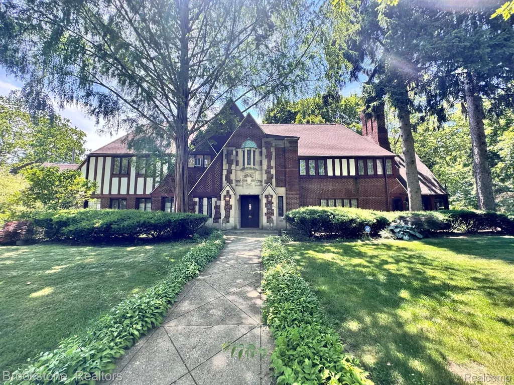 1735 Lincolnshire Drive Detroit City MI 48203