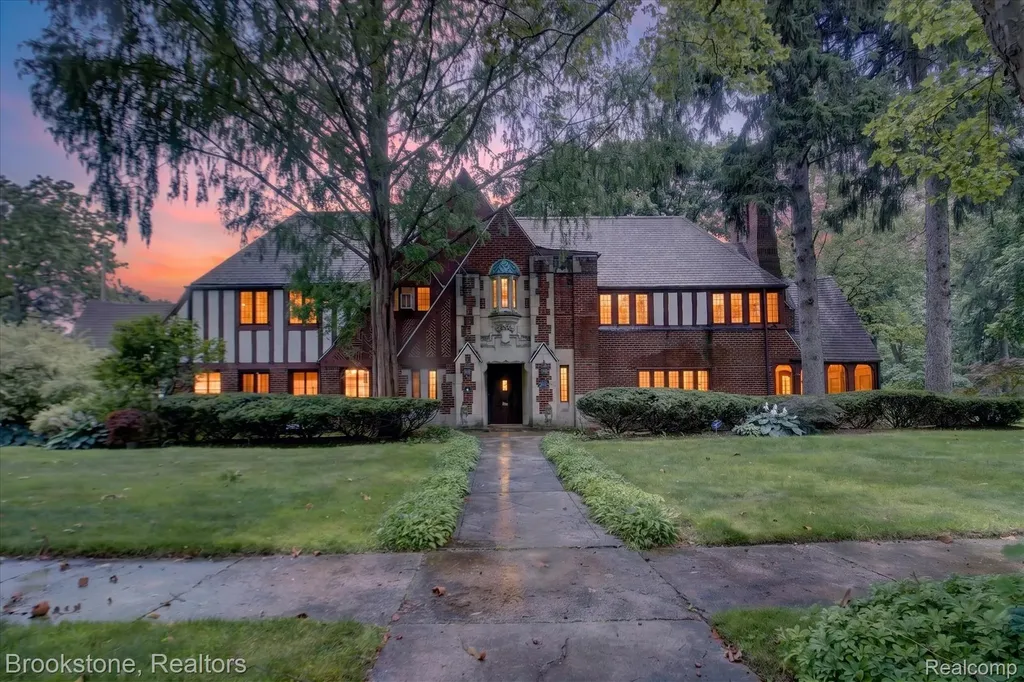 1735 Lincolnshire Drive Detroit City MI 48203