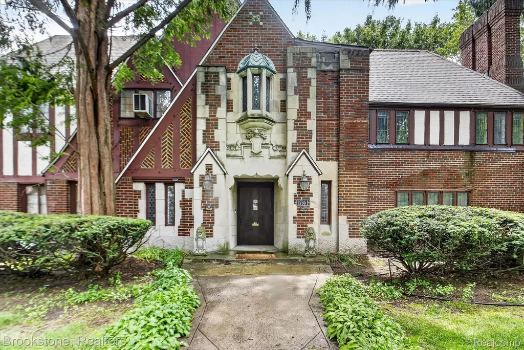 1735 Lincolnshire Drive Detroit City MI 48203