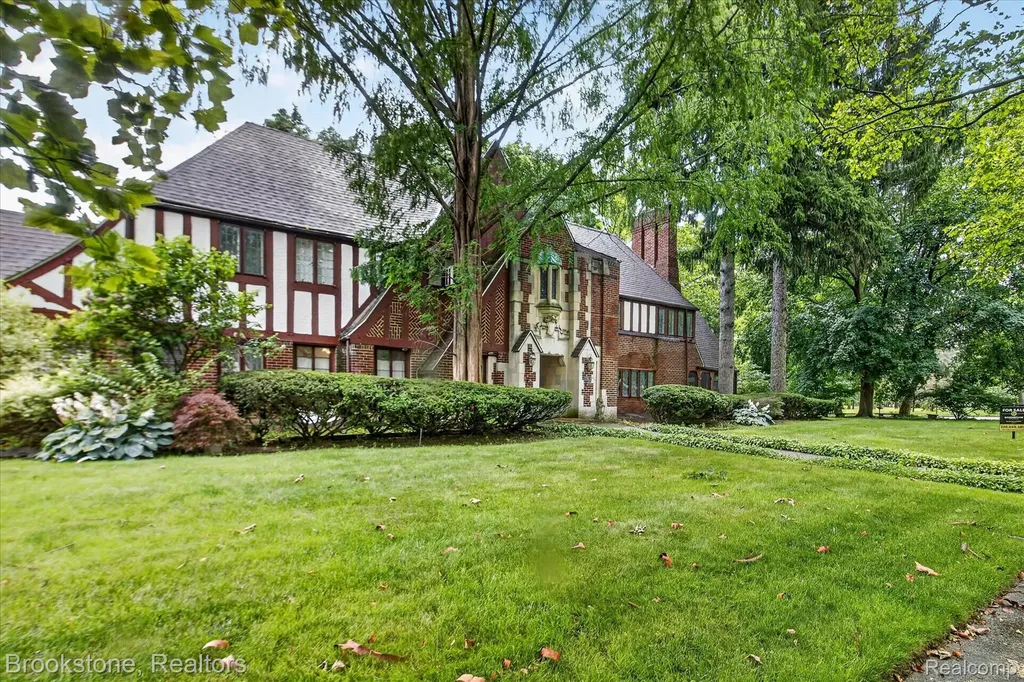 1735 Lincolnshire Drive Detroit City MI 48203