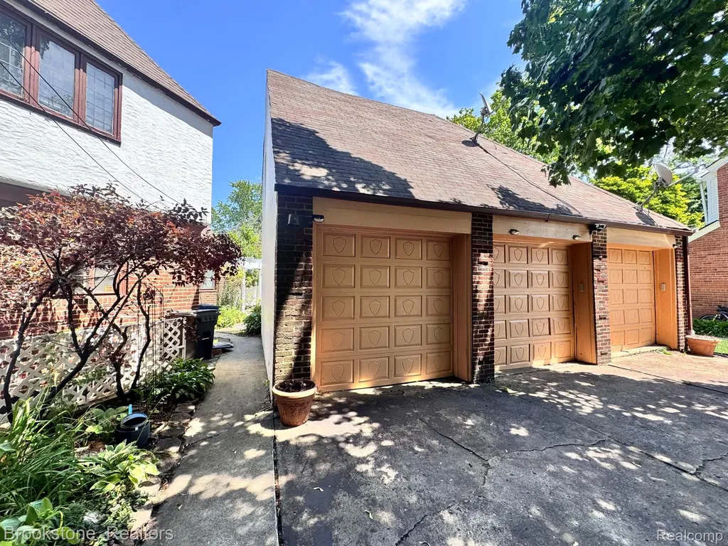 1735 Lincolnshire Drive Detroit City MI 48203