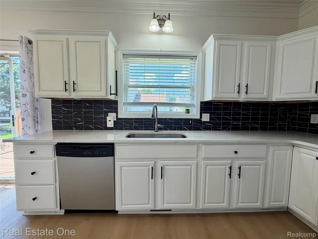 1930 Alexander Drive Westland City MI 48186