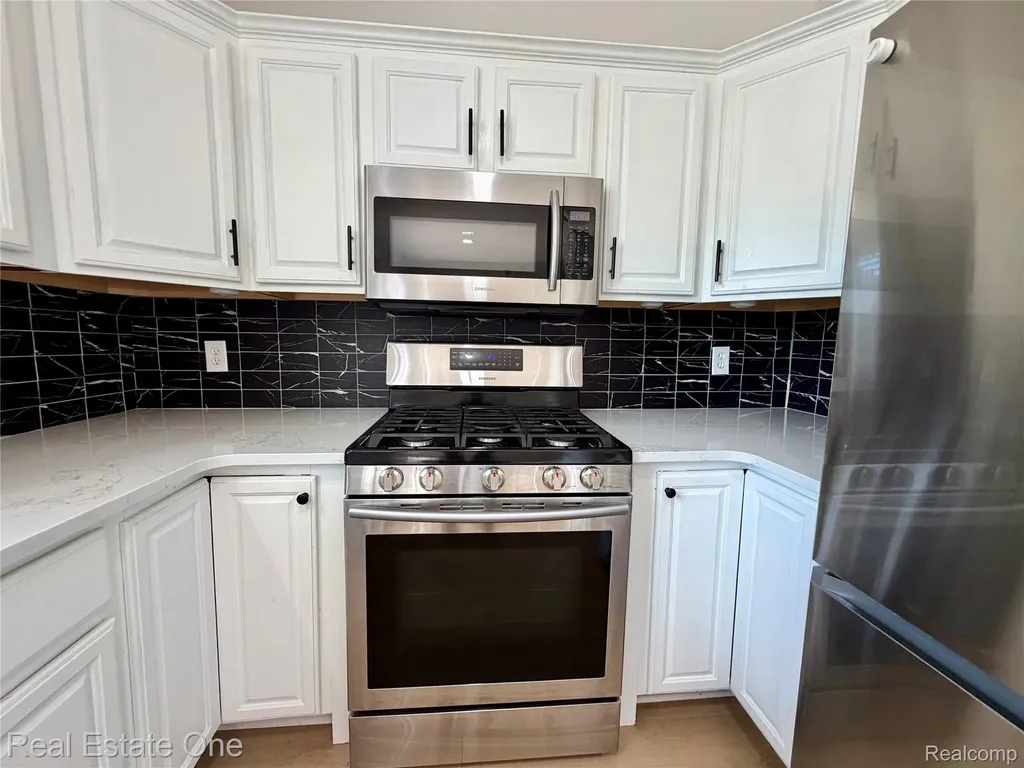 1930 Alexander Drive Westland City MI 48186