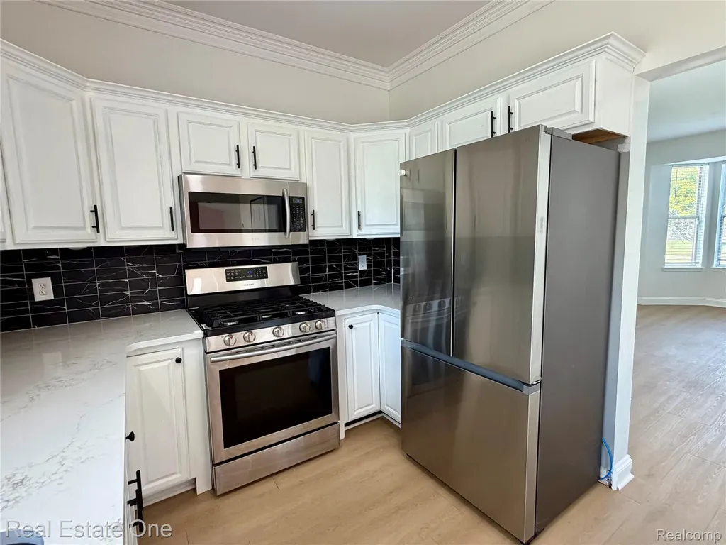 1930 Alexander Drive Westland City MI 48186