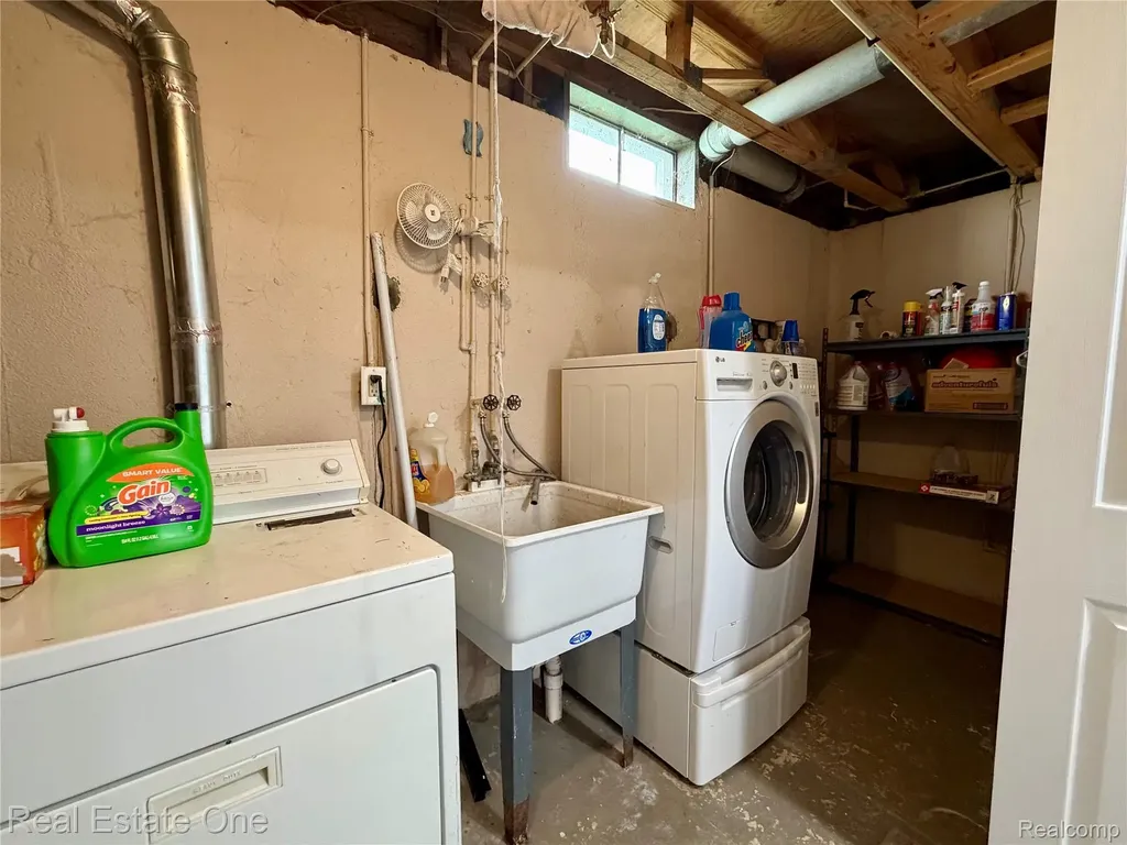 1930 Alexander Drive Westland City MI 48186