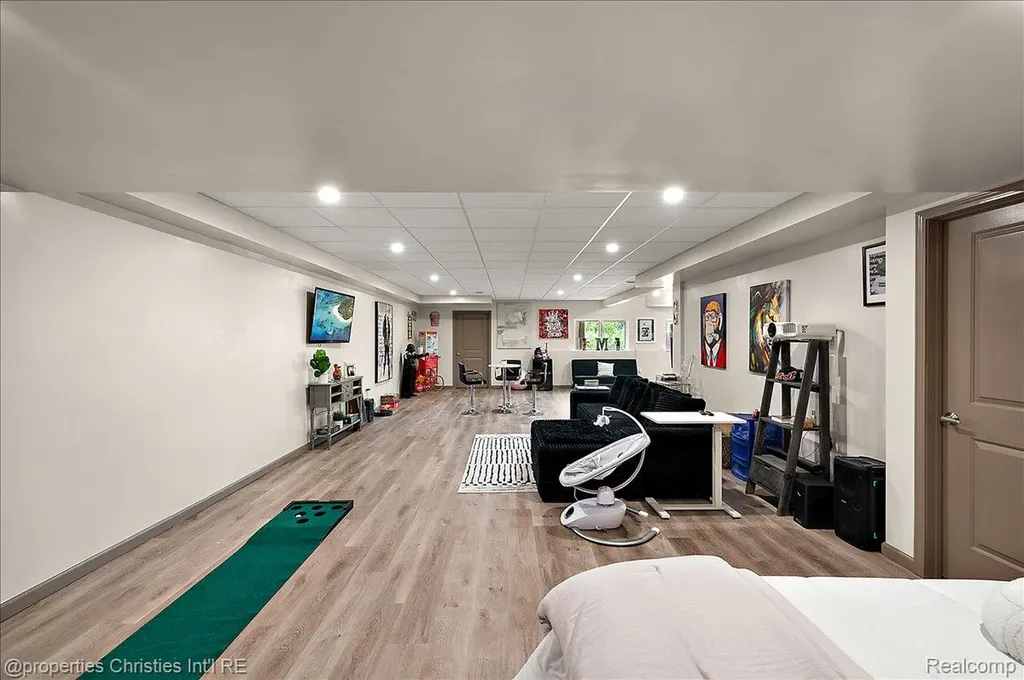 50026 Alden Canton Charter Township MI 48188