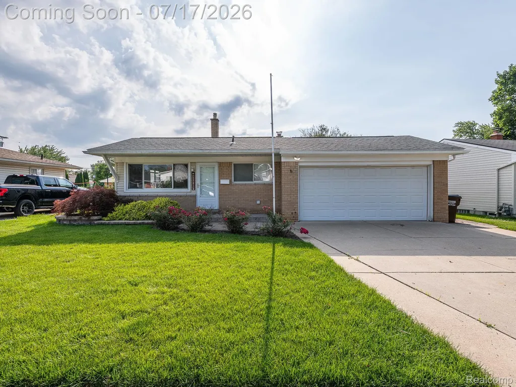 31707 Sweetbriar Rockwood City MI 48173