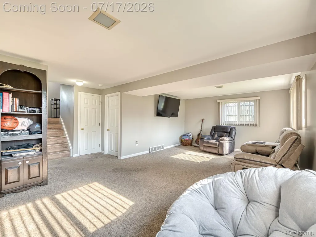 31707 Sweetbriar Rockwood City MI 48173
