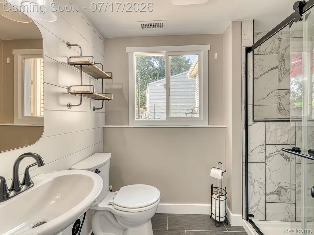 31707 Sweetbriar Rockwood City MI 48173