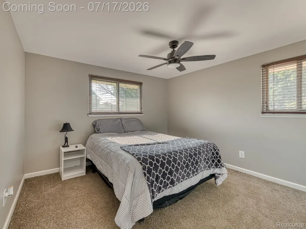 31707 Sweetbriar Rockwood City MI 48173