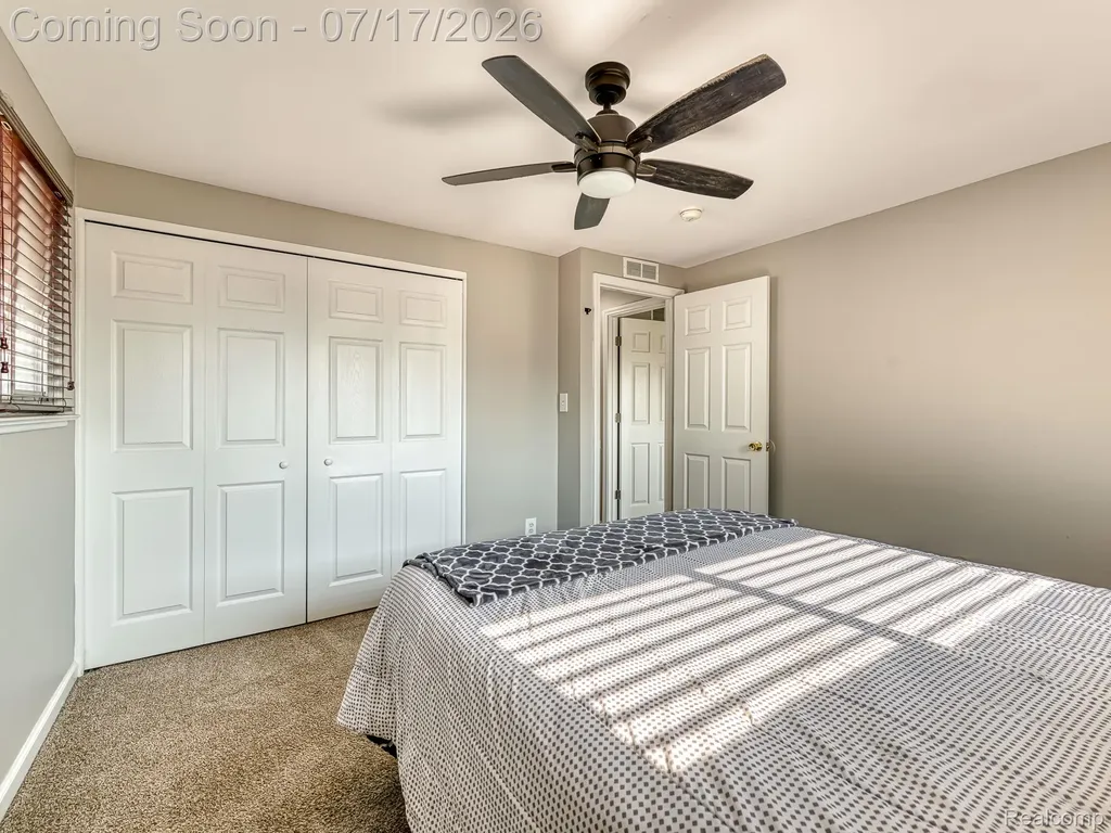 31707 Sweetbriar Rockwood City MI 48173
