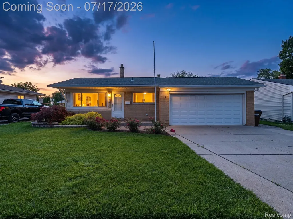 31707 Sweetbriar Rockwood City MI 48173