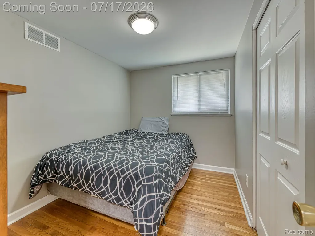 31707 Sweetbriar Rockwood City MI 48173