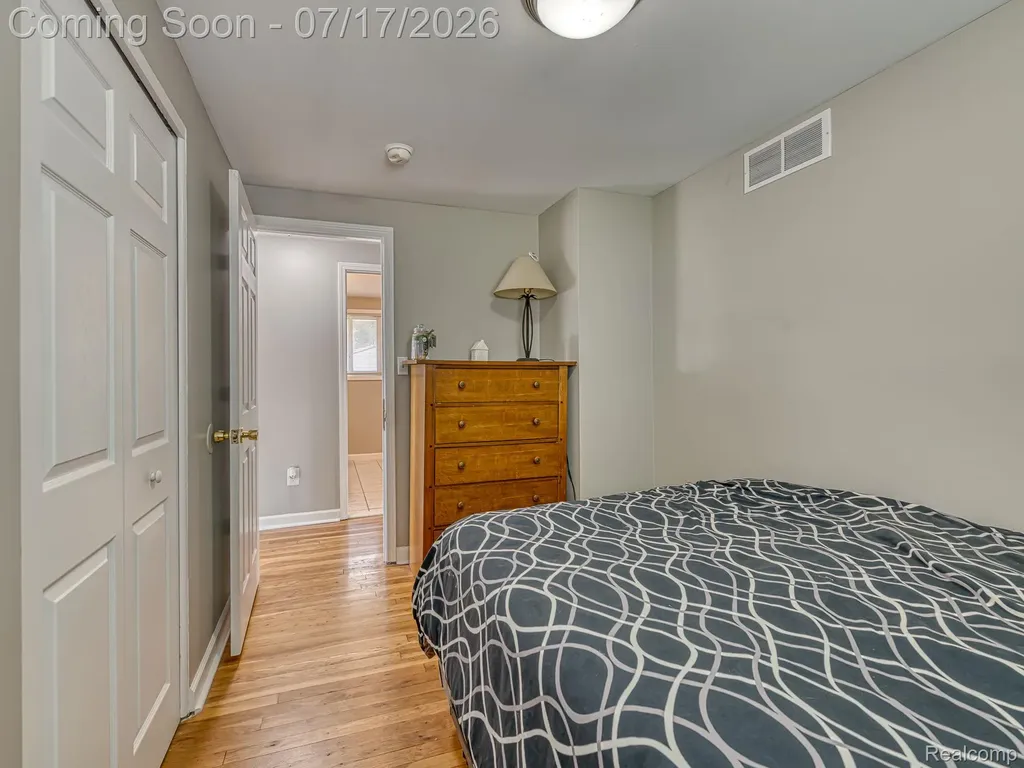 31707 Sweetbriar Rockwood City MI 48173