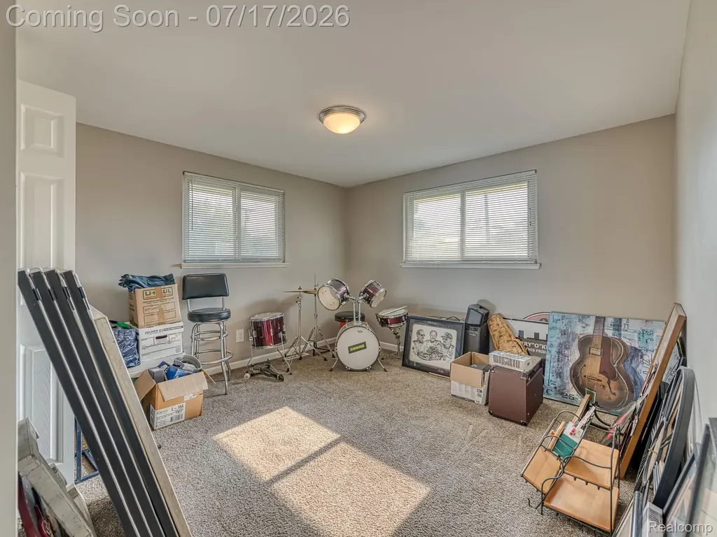 31707 Sweetbriar Rockwood City MI 48173