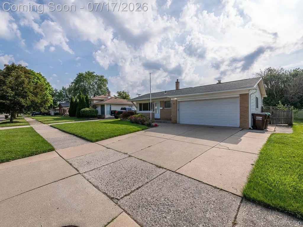 31707 Sweetbriar Rockwood City MI 48173