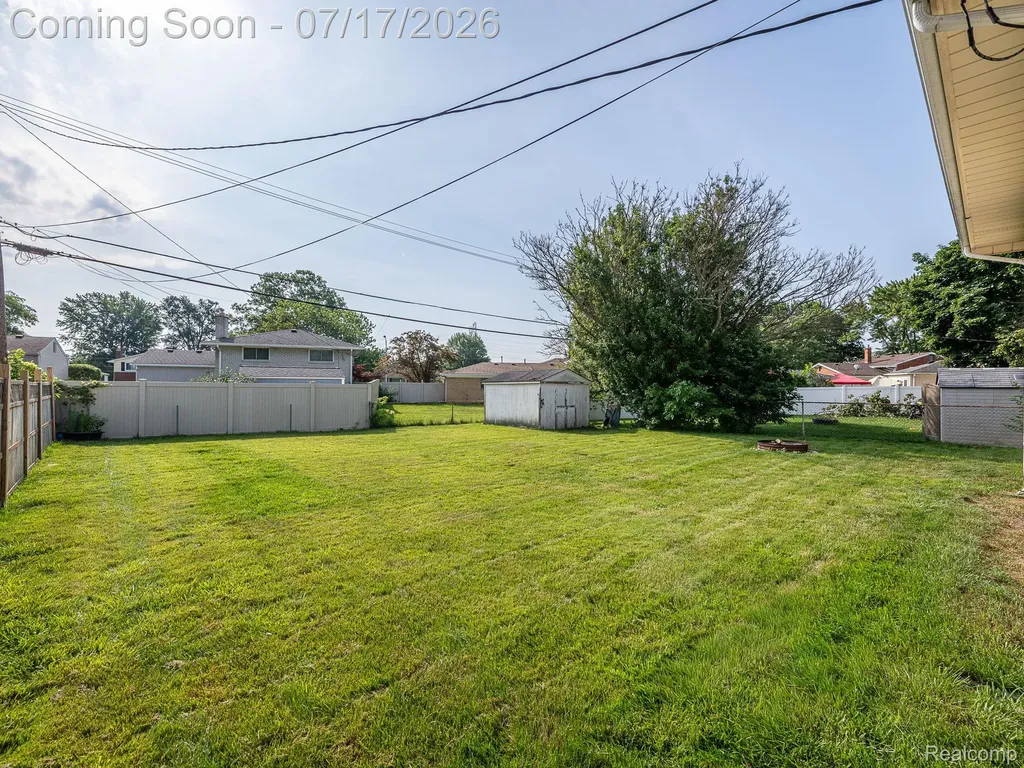 31707 Sweetbriar Rockwood City MI 48173