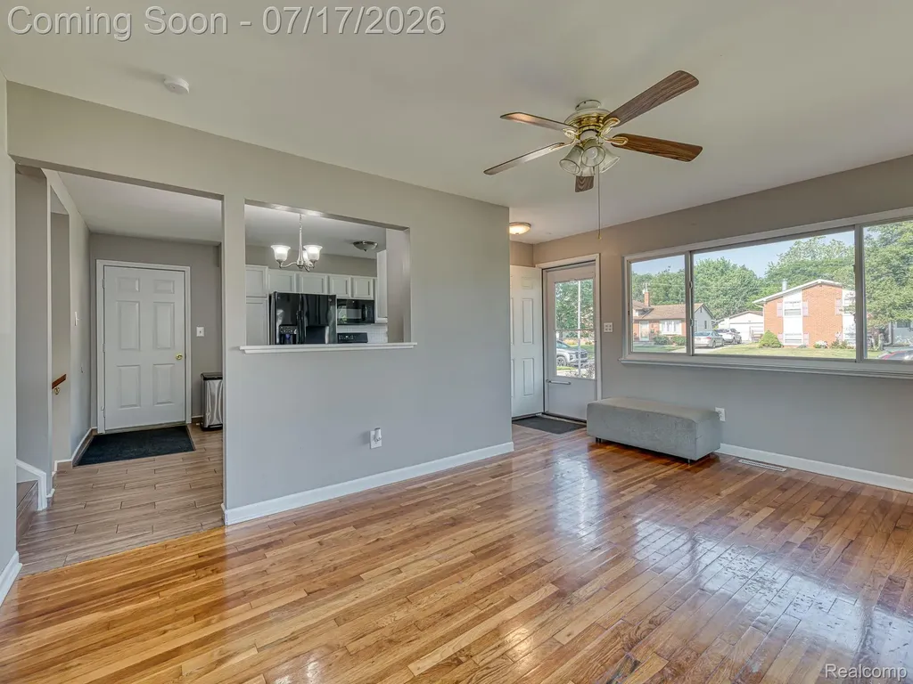 31707 Sweetbriar Rockwood City MI 48173