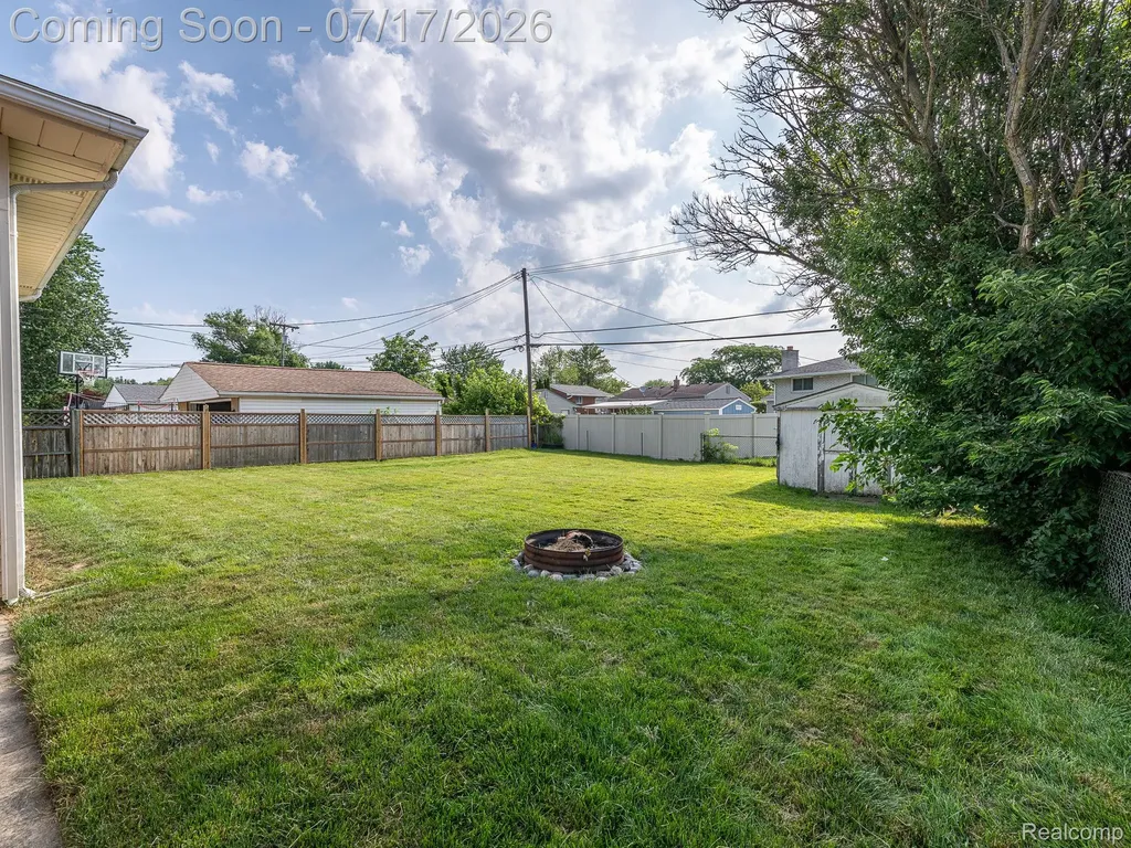 31707 Sweetbriar Rockwood City MI 48173