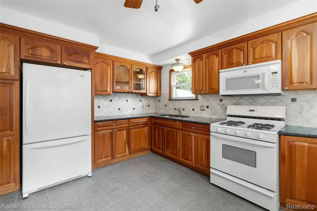 23131 Recreation Street St. Clair Shores City MI 48082