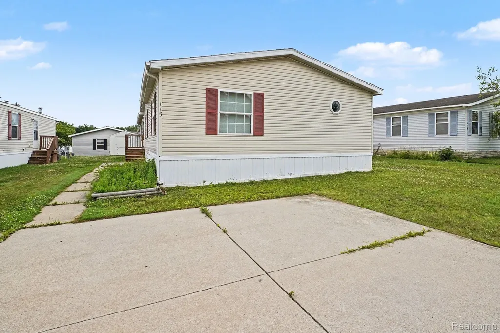 115 Fox Hound Court Grand Blanc Charter Township MI 48439