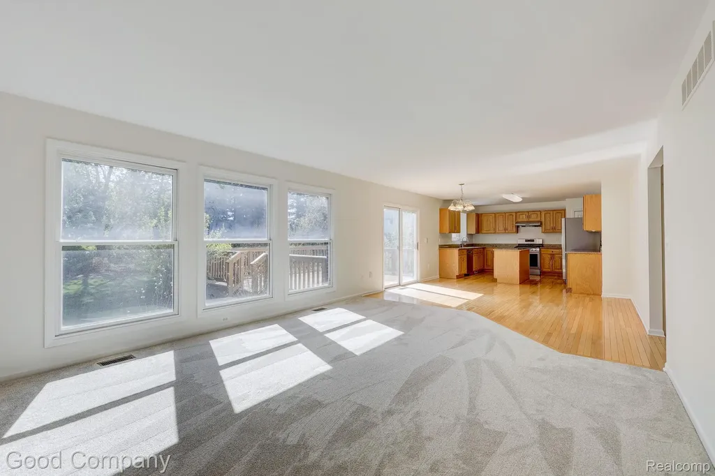 3526 Inverness Drive Oakland Charter Township MI 48306