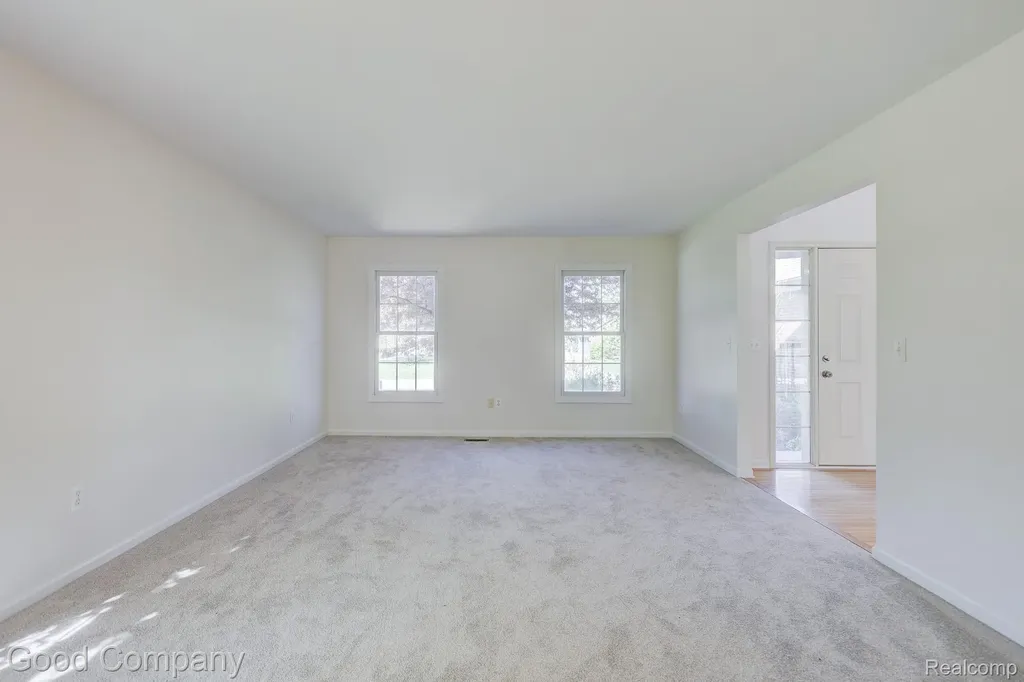 3526 Inverness Drive Oakland Charter Township MI 48306
