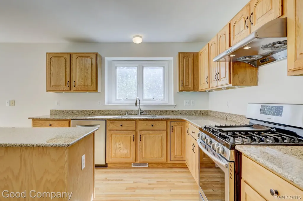 3526 Inverness Drive Oakland Charter Township MI 48306