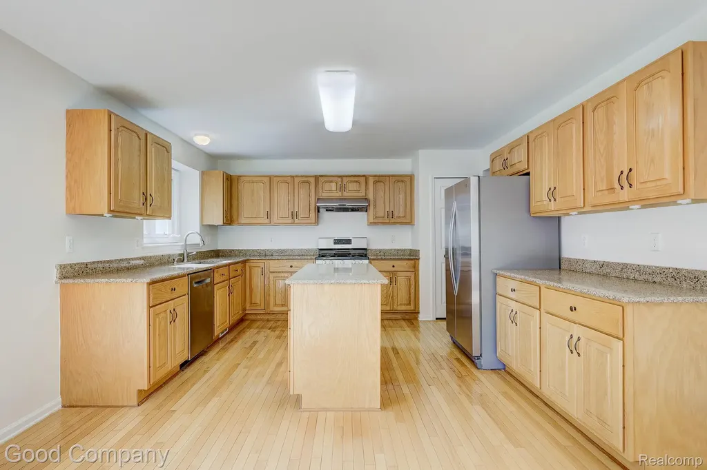 3526 Inverness Drive Oakland Charter Township MI 48306