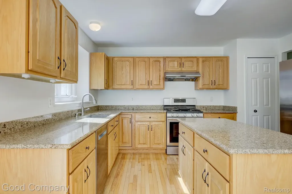 3526 Inverness Drive Oakland Charter Township MI 48306