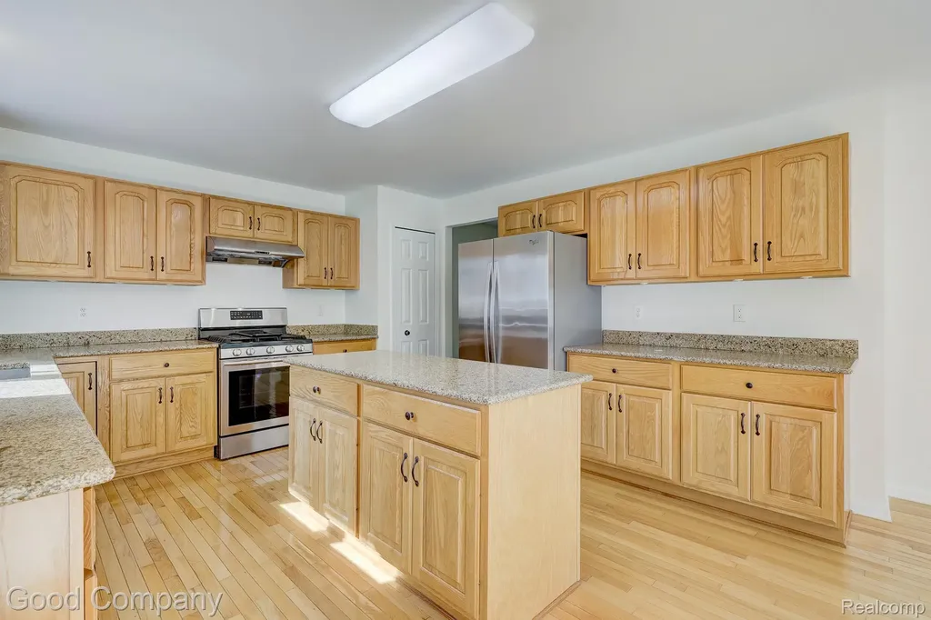 3526 Inverness Drive Oakland Charter Township MI 48306
