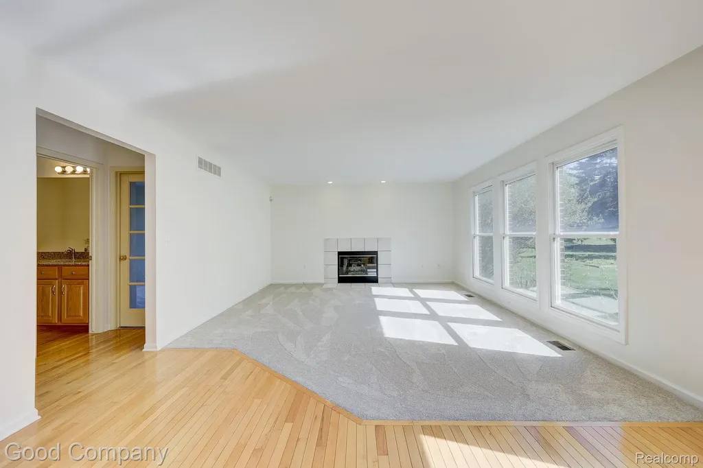 3526 Inverness Drive Oakland Charter Township MI 48306