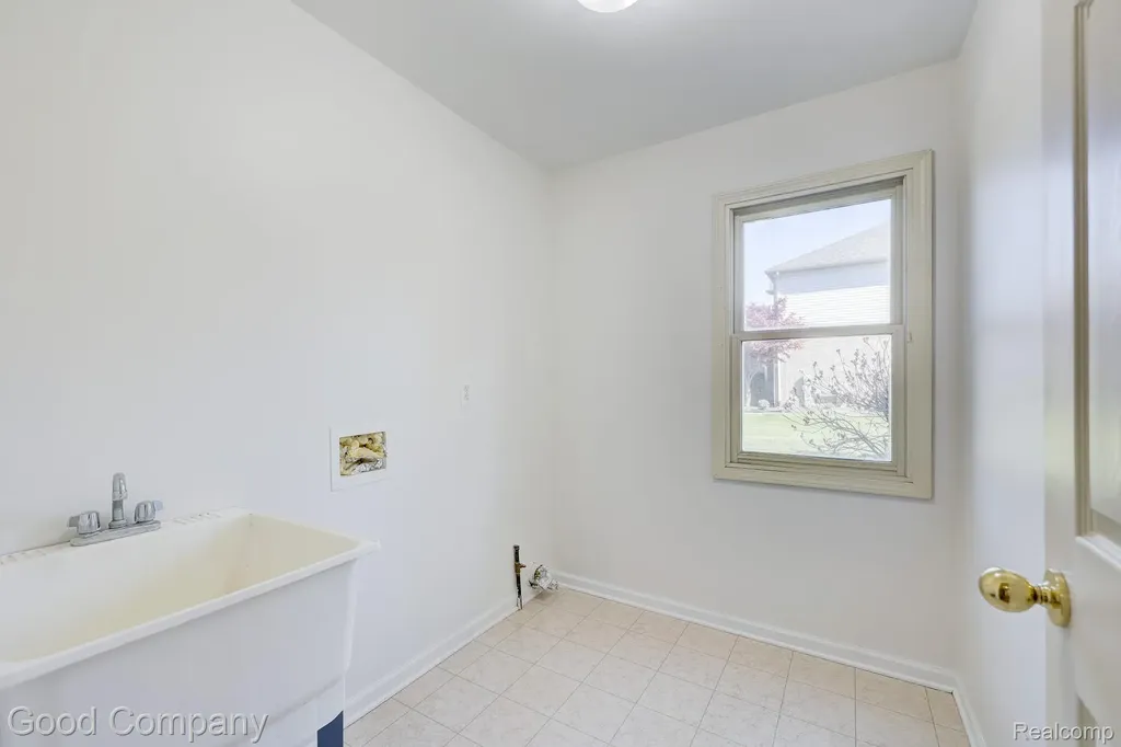 3526 Inverness Drive Oakland Charter Township MI 48306