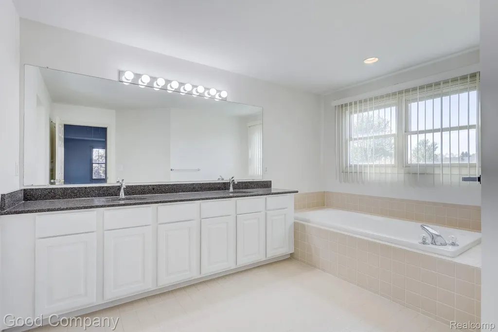 3526 Inverness Drive Oakland Charter Township MI 48306