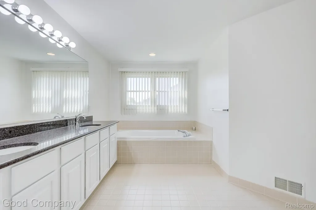 3526 Inverness Drive Oakland Charter Township MI 48306